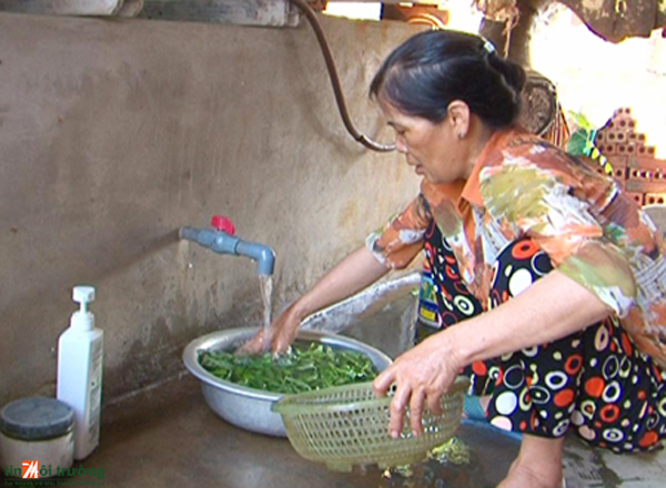 Hải[-]Dương[-]phấn[-]đấu[-]cuối[-]năm[-]2015[-]có[-]99%[-]dân[-]số[-]nông[-]thôn[-]được[-]sử[-]dụng[-]nước[-]hợp[-]vệ[-]sinh